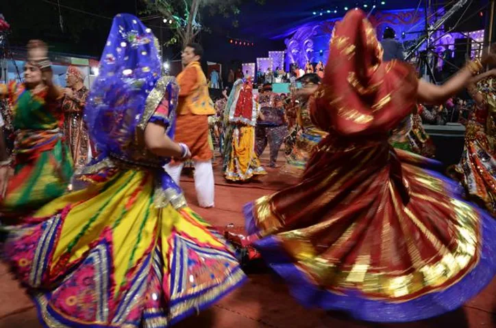 નવરાત્રિમાં તમારા ઉપર કોઈની નજર તો નથી?  જેને ખબર છે 'ક્યાં રમી આવ્યા રાસ!'