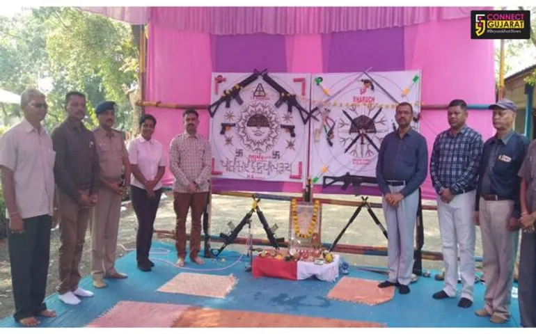 ભરૂચઃ જિલ્લા પોલીસ વડાની કચેરીએ યોજાયું શસ્ત્ર પુજન
