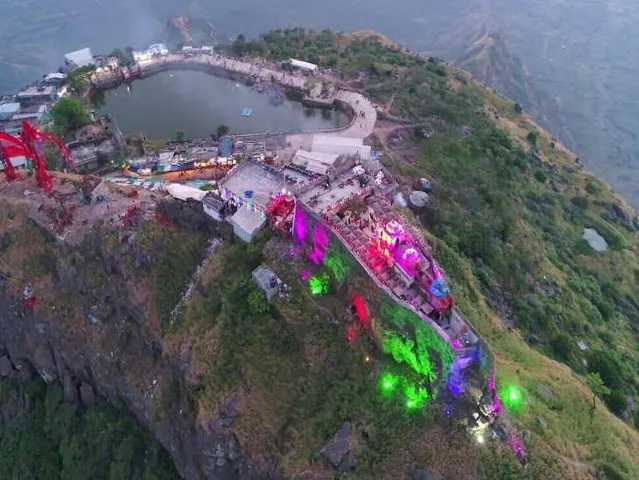 નવારાત્રીમાં પાવાગઢ ખાતે ભક્તોનો ધસારો, લાખો ભકતોએ કર્યા માતાજીનાં દર્શન કર્યા