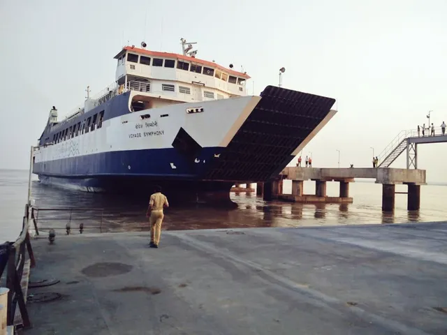 દહેજ-ઘોઘા રોપેક્ષ ફેરીનો અનેક વિધ્નો વચ્ચે આખરે મુખ્યમંત્રીના હસ્તે થયો પ્રારંભ