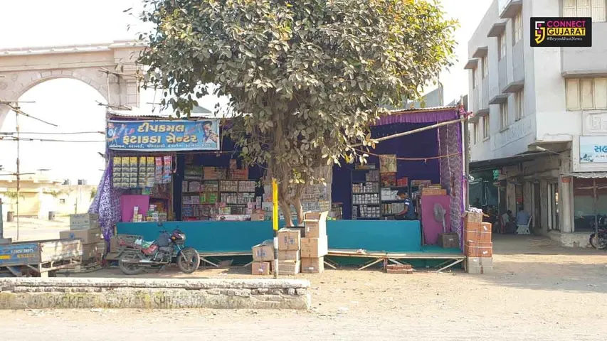 ભરૂચઃ રહેણાંક વિસ્તાર-મુખ્ય રસ્તા ઉપર ગેરકાયદેસર ફટાકડાના સ્ટોલ