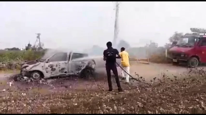 ખંભાળિયા દ્વારકા હાઇવે પર સ્વીફ્ટ કારમાં લાગી આગ 