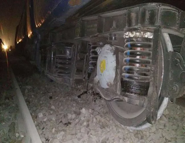 ઉત્તરપ્રદેશ : મુરાદાબાદ-બરેલી વચ્ચે રેલના 6 ડબ્બા પાટા પરથી ઉથલી પડ્યા