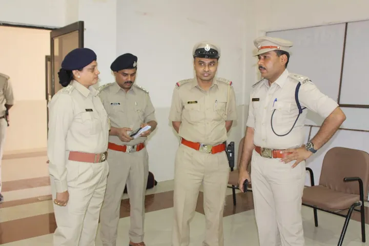 રાજકોટ મહિલા પોલીસની કાબિલેદાદ કામગીરી, 9 કલાકમાં 111 અરજદારોનાં પ્રશ્નો ઉકેલ્યા