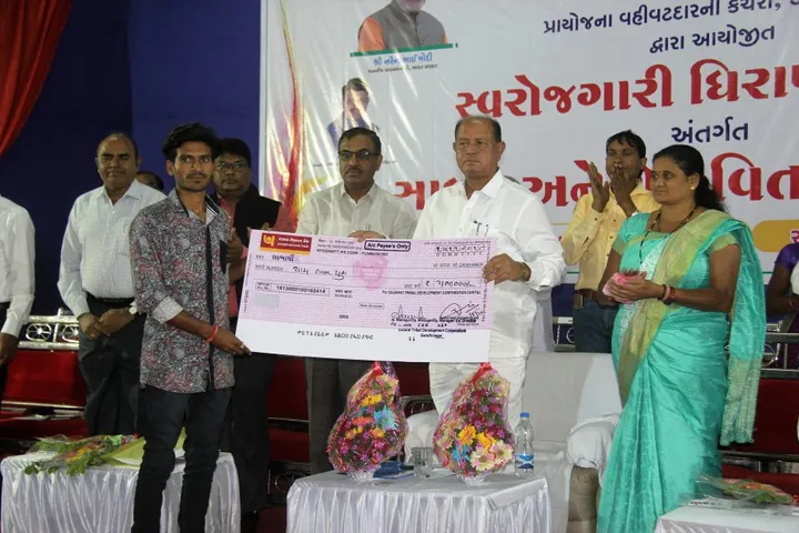 દક્ષિણ ગુજરાતના ૭ જિલ્લાના લાભાર્થીઓને સાધનસહાય અને ચેક વિતરણ કાર્યક્રમ આહવા ખાતે યોજાયો