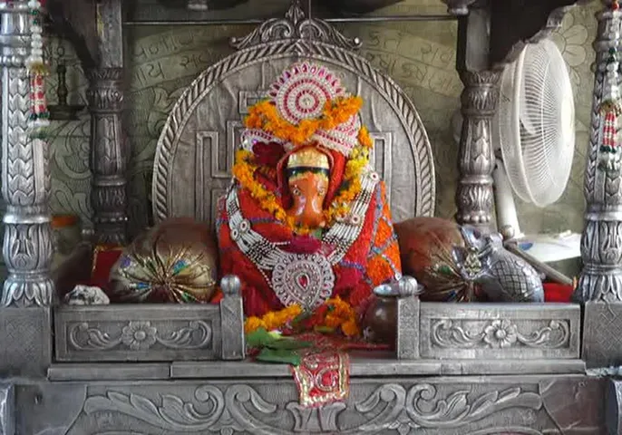 અરવલ્લી જિલ્લાના મોડાસામાં આવેલ ભગવાન સિદ્ધિવિનાયક ગણપતિ મંદિરે ભક્ત અને ભગવાન વચ્ચેની અનોખી શ્રદ્ધા