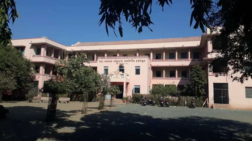 કરજણ: શાહ નાથાલાલ બેચરદાસ હાઈસ્કુલમાં સ્કોલરશીપની પરીક્ષા આપવા ગયેલા છાત્રોને ભારે હાલાકી