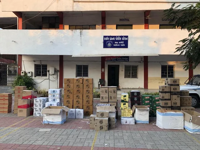 વડોદરા: વિશ્વામિત્રી નદીના તટ પર થી રૂપિયા ૭ લાખ રૂપિયા ઉપરાંતનો દારૂ ઝડપી પાડતી ક્રાઇમ બ્રાંચ