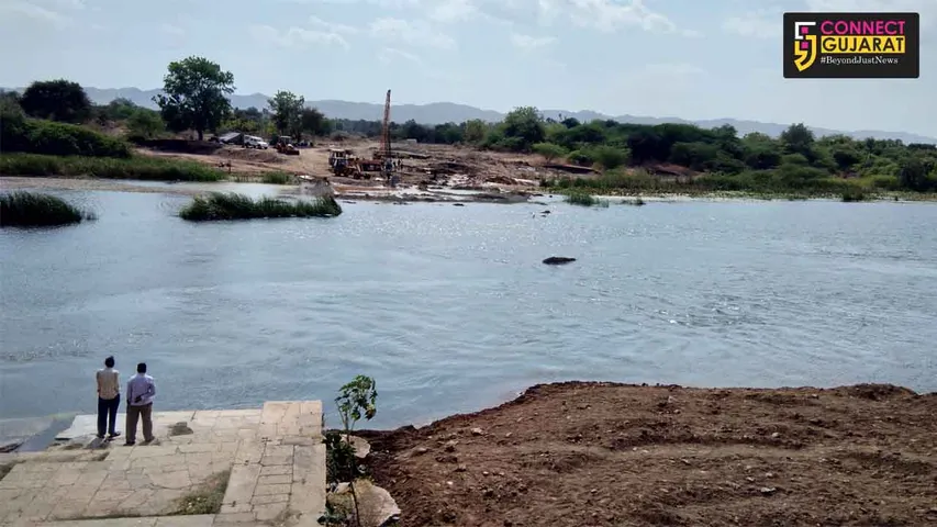 કરજણ : ઓવારા પાસે બનતા બ્રીજની કામગીરીમાં કરજણ ડેમનું પાણી છોડતા થયું નુકશાન 