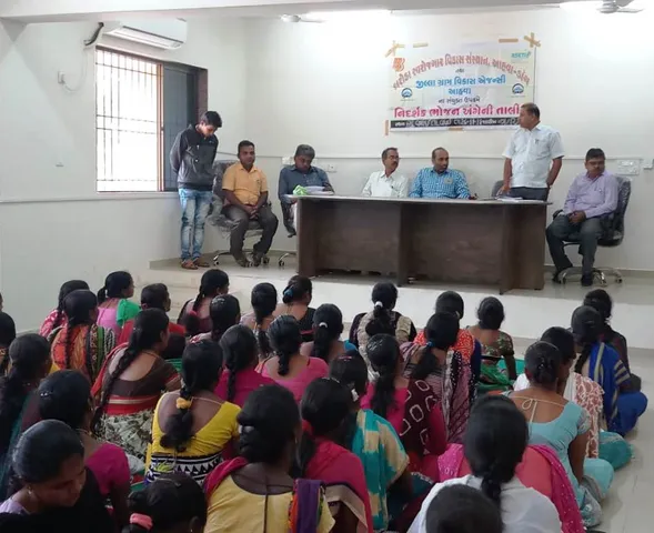 આહવા: બરોડા સ્વરોજગાર વિકાસ સંસ્થાન દ્વારા જિલ્લાની ૨૦૨  બહેનોને નિદર્શક ભોજન અંગેની અપાઇ તાલીમ