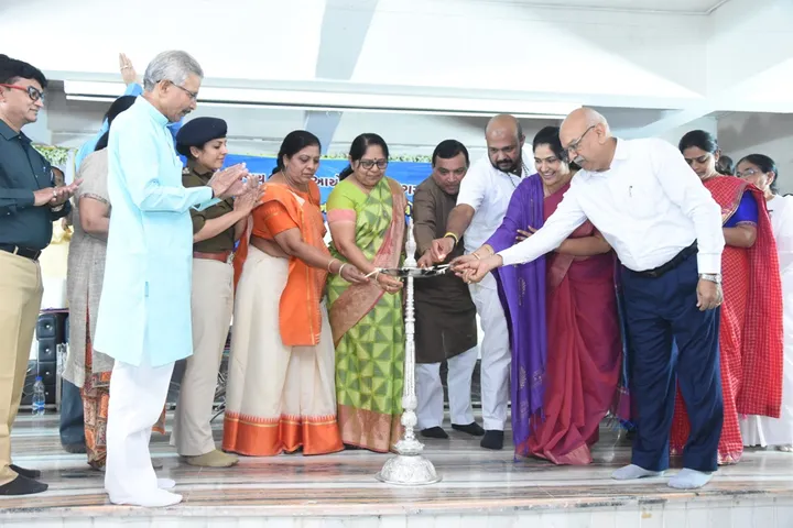 ગોધરા:રાજ્ય મહિલા આયોગ અને પંચમહાલ જિલ્લાી પંચાયતના સંયુક્ત ઉપક્રમે યોજાયું નારી સંમેલન