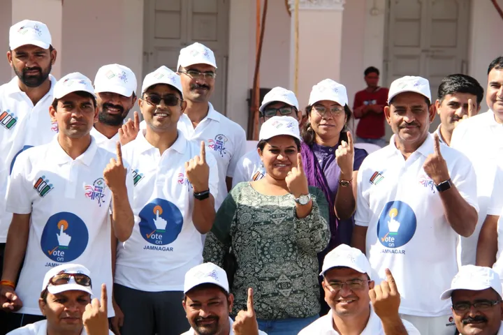 જામનગર: ક્રિકેટના માધ્યમથી મતદાન જાગૃતિનો કરાયો અનોખો પ્રયાસ