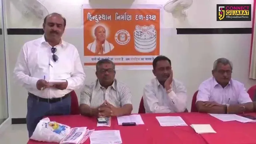 પ્રવીણ તોગડીયાએ  હિન્દુસ્તાન નિર્માણ દળ નામના રાજકીય પક્ષની સ્થાપના કરી