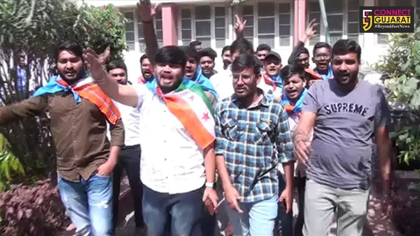 સુરત: VT ચોક્સી લો કોલેજમાં પ્રાથમિક સુવિધા મુદ્દે વિદ્યાર્થીઓએ મચાવ્યો હંગામો