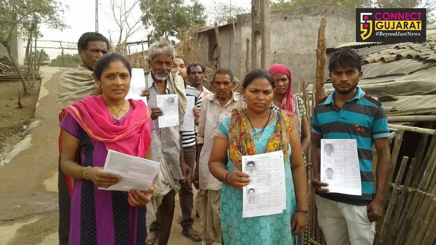 નર્મદા જિલ્લામાં ૬૨૬ BLOના માધ્યમથી તમામ મતદારોને ઘેર ઘેર વોટર્સ સ્લીપનું થઇ રહેલું વિતરણ