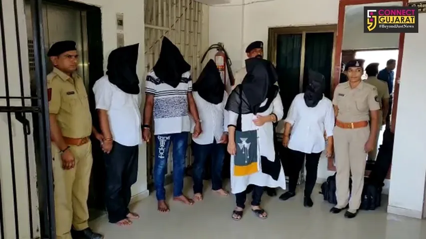 સુરત: નકલી ઇન્કમટેક્ષ અધિકારી બનીને લોકો પાસે પૈસા પડાવવાની કોશીશ કરતા પાંચ ઝડપાયા