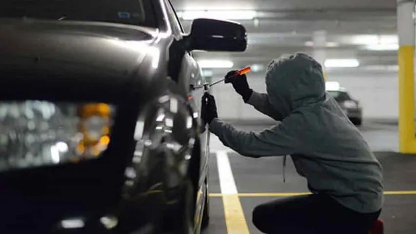 ભરૂચમાં બે ઇસમો દ્વારા ફરી એક વાર કરાઇ “ઇનોવા કાર”ની ચોરી.