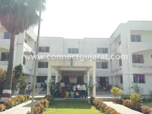 અંકલેશ્વર: કુસુમબેન કડકિયા આર્ટસ એન્ડ કોમર્સ કોલેજમાં પ્રવેશ કાર્યવાહી બંધ કરતા વિદ્યાર્થીઓએ મચાવ્યો હલ્લો