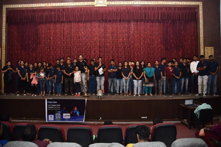 કેન્સર પીડિત બાળકોના લાભાર્થે વિ હેલ્પ ફાઉન્ડેશન દ્વારા અમદાવાદમાં કરાયું એક ચેરિટી શોનું આયોજન