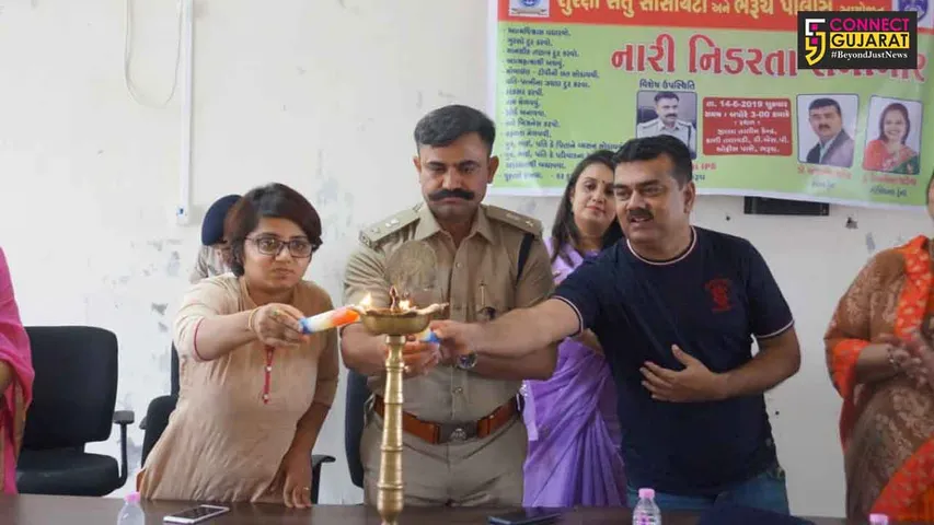 ભરૂચ હેડ ક્વાર્ટર ખાતે નારી નીડરતા સેમિનાર યોજાયો