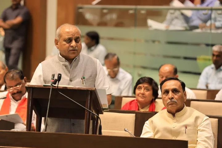 ગુજરાત બજેટ ૨૦૧૯ : ગુજરાત સ્થાપના દિન બાદ સૌથી મોટું રૂ. ૨ લાખ કરોડથી વધુનું બજેટ