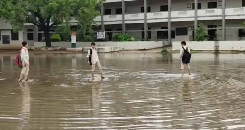 મેઘરજમાં મેઘમહેર : PCN હાઈસ્કૂલનું મેદાન તળાવમાં ફેરવાયું તો રામગઢીમાં તૂટ્યું ડાયવર્ઝન