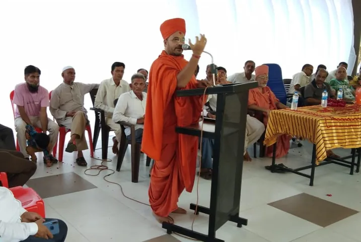 વડતાલ મંદિરના સ્વામી શાસ્ત્રી સર્વમંગલદાસજીની અઘ્યક્ષતામાં વાગરાના પિપલીયા ખાતે ભૂતપૂર્વ વિદ્યાર્થીઓનો યોજાયો સેમિનાર