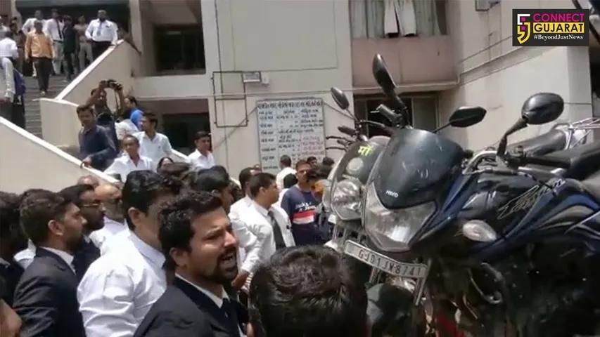 અમદાવાદની કોર્ટમાં વકીલો અને ટ્રાફિક પોલિસ વચ્ચે થયું ઘર્ષણ