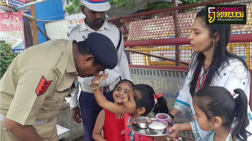 ભરૂચ : બચપન પ્લે સ્કૂલના ભૂલકાઓએ ટ્રાફિક પોલીસના જવાનોને રાખડી બાંધી કરી રક્ષાબંધનની ઉજવણી