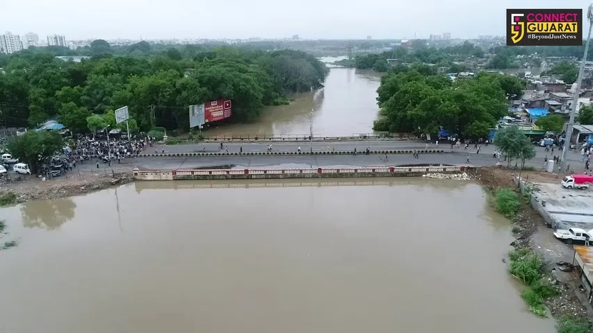 વડોદરા: સમગ્ર શહેર પાણીમાં ગરકાવ થતા ડ્રોન મારફતે દ્રશ્યો આવ્યા સામે