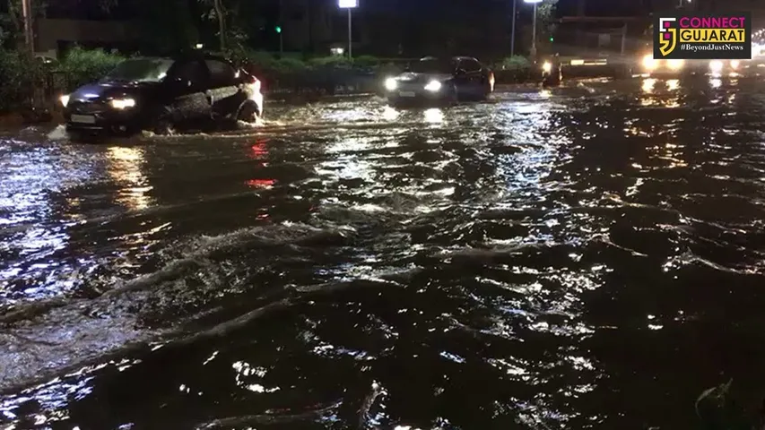 અમદાવાદ: એકબાજુ મેઘ મહેર તો બીજી બાજુ AMC તંત્રનો  કહેર