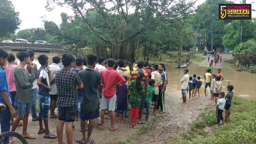 વાલિયા યુથ પાવરના આગેવાનોએ કિમ નદીમાં આવેલ પૂરને પગલે પ્રભાવિત થયેલા ત્રણ ગામની મુલાકાત કરી