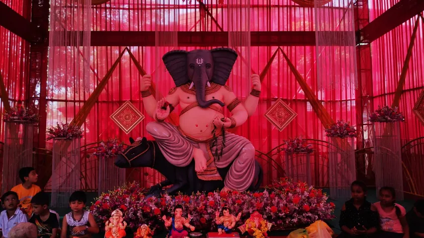 ગણેશ ચર્તુથી : ગણપતિ બાપ્પા મોરીયાના ગગનભેદી નાદ સાથે શ્રીજી પ્રતિમાઓની સ્થાપના