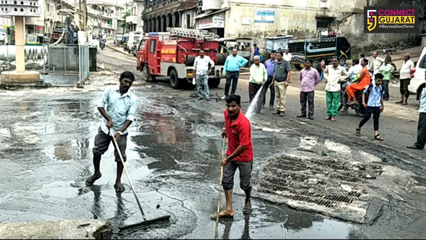 ભરૂચમાં ઓસરી રહયાં છે પુરના પાણી, પાલિકા હવે સફાઇમાં વ્યસ્ત