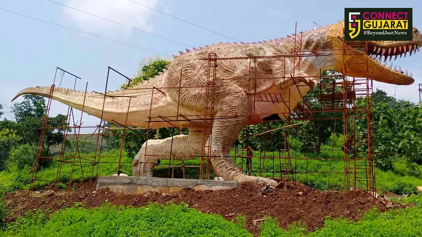 નર્મદા : 30 ફૂટ ઉંચુ ડાયનાસોર ભોયભેગુ, અધિકારીઓ થયા દોડતાં
