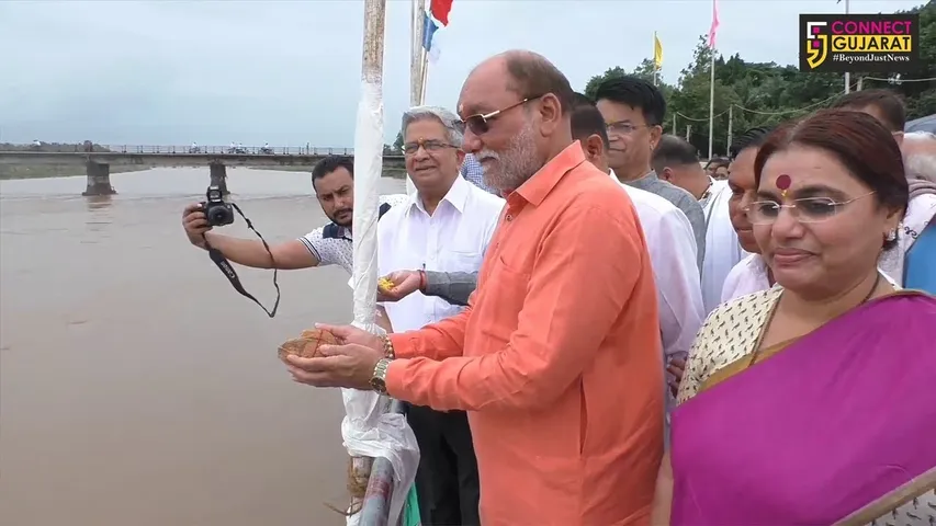 વલસાડ : નર્મદા મહોત્સવની ઉજવણીના ભાગરૂપે ઔરંગા નદીના નીરના કરાયા વધામણાં