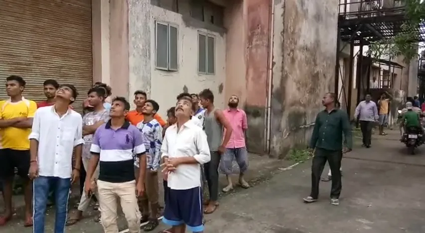 ભરૂચ સહિત રાજ્યમાં વાતાવરણમાં પલટો, BSNL ઓફીસ નજીક વીજળી પડી