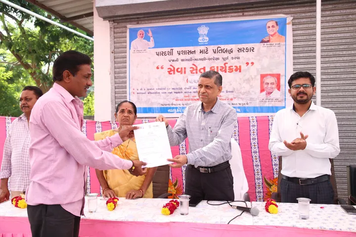 હાંસોટના ઉતરાજ ખાતે જિલ્લા કલેક્ટર ડૉ. એમ.ડી.મોડિયાના અધ્યક્ષસ્થાને સેવા સેતુ કાર્યક્રમનો શુભારંભ કરાયો