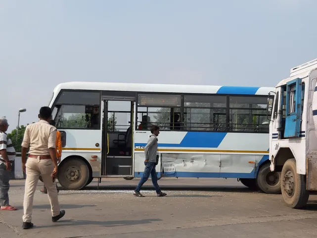 વડોદરા : સીટી બસ અને ટેન્કર વચ્ચે સર્જાયો અકસ્માત, ટેન્કર ચાલક સ્થળ પર ટેન્કર મુકી થયો ફરાર