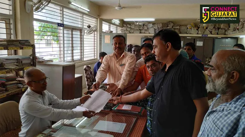 પાલિકા દ્વારા તળાવનું પાણી ખાલી કરાતા જંબુસરના ખેડૂતો દ્વારા અપાયું આવેદન