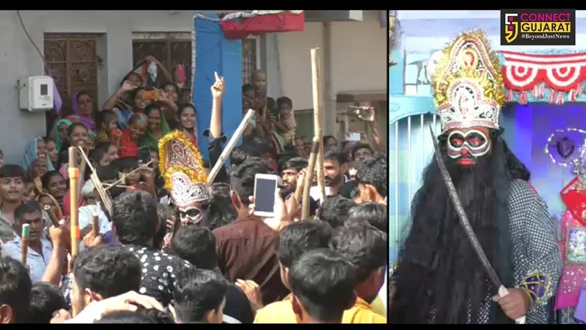 સુરેન્દ્રનગર : એક ગામ કે જયાં રાવણ લાકડી ફટકારી લોકોને આપે છે પ્રસાદી