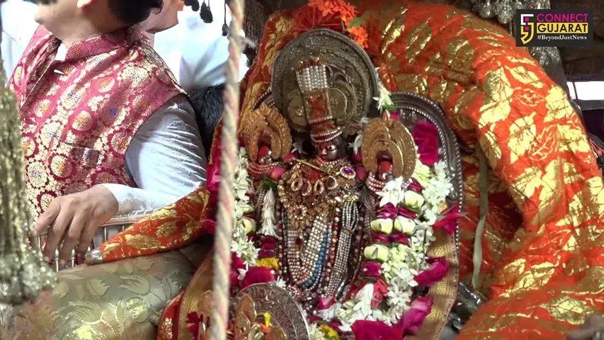 વડોદરા : દેવઉઠી અગિયારસે સંસ્કારી નગરીમાં નીકળ્યો વિઠ્ઠલનાથજીનો વરઘોડો