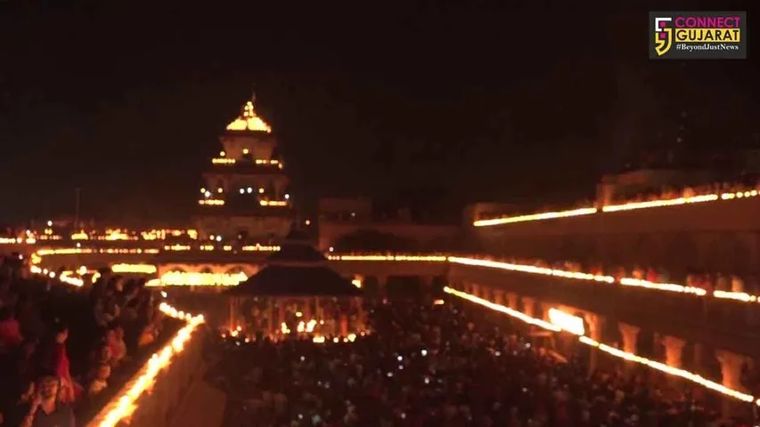 નડીયાદ : સંતરામ મંદિર 1.11 લાખ દિવડાઓથી ઝળહળી ઉઠયું, કારતકી પુર્ણિમાને લાગ્યા ચાર ચાંદ