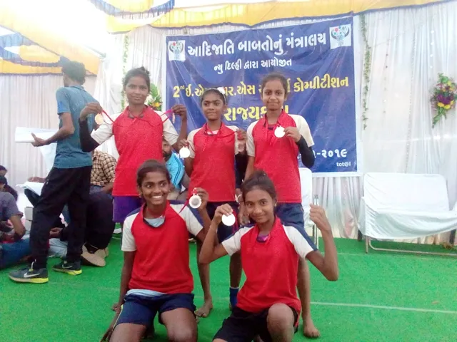 એે.મો.રે. સ્કુલ આહવાના ૧૦ વિદ્યાર્થીઓ નેશનલ સ્પોર્ટસ મીટ ભોપાલ ખાતે ભાગ લેશે