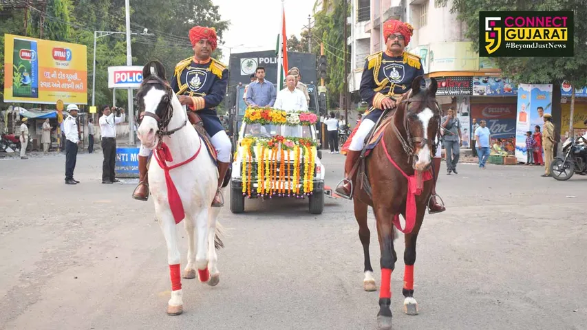 વલસાડ ખાતે પોલીસ દ્વારા માર્ચ પાસ્ટ યોજાઇ
