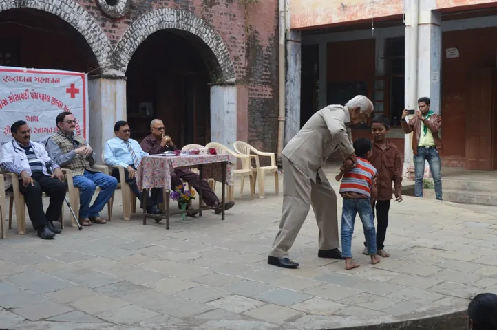 પંચમહાલ : ગોધરા ખાતે મિશન મેકકેબ હાઈસ્કૂલના વિધાર્થીઓને રેડક્રોસ સંસ્થા દ્વારા અપાઈ વિવિધ તાલીમ