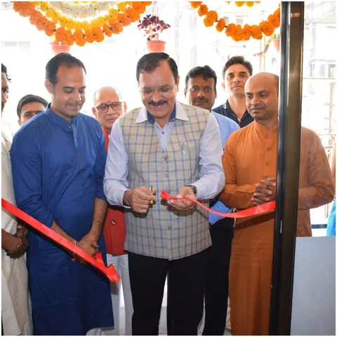 વલસાડ ખાતે ભૂમિધન ખેડૂત ઓર્ગેનિક હાટનો શુભારંભ કરાવતા કલેક્ટર