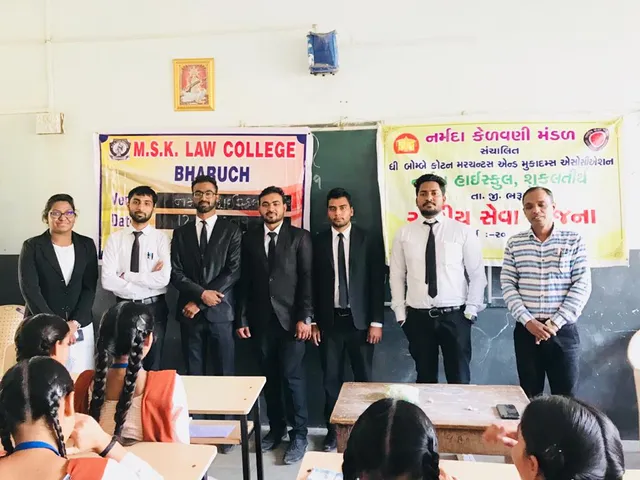 શુક્લતીર્થ ખાતે લો કોલેજના વિદ્યાર્થીઓ દ્વારા યોજાઇ કાનુની માહિતી શીબીર