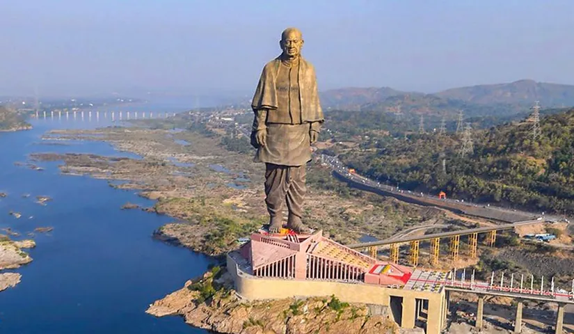 ખેડૂત પુત્રમાંથી બેરેસ્ટર બનેલા સરદાર પટેલની આજે 69મી પુણ્યતિથી, PM એ આપી શ્રદ્ધાંજલી