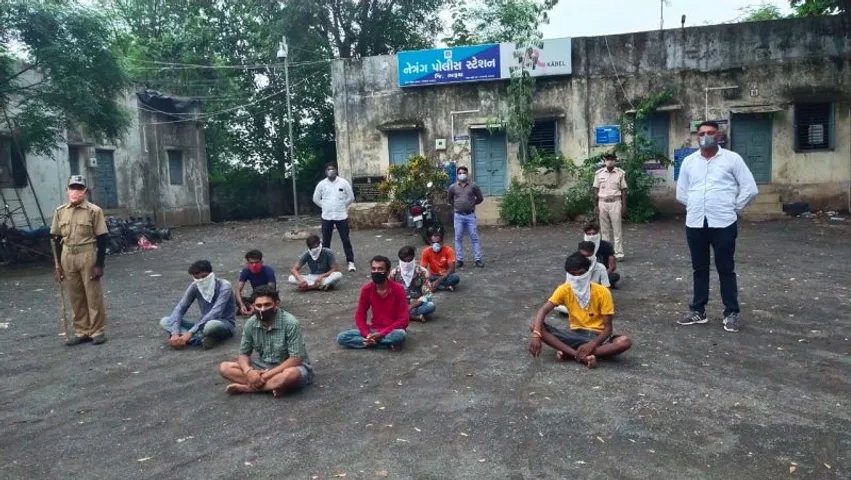 ભરૂચ : નેત્રંગના કંબોડીયા ગામેથી જુગાર રમતા ૧૦ ઈસમોની પોલીસે કરી ધરપકડ